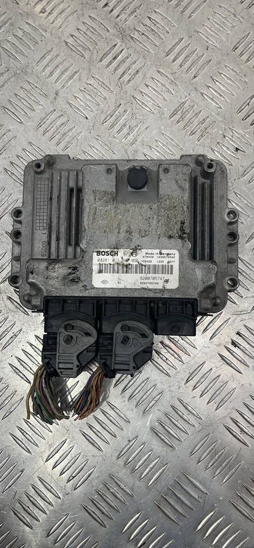 блок управления двигателем Renault Megane 2 поколение (2002 - 2006), 8200705747