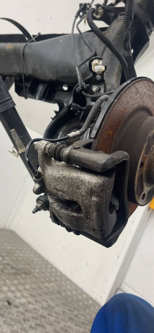 суппорт задний правый Renault Kadjar 1 поколение (2015 - 2018)
