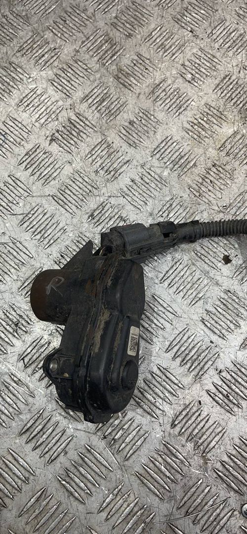 электроручник Renault Kadjar 1 поколение (2015 - 2018), 440102370R