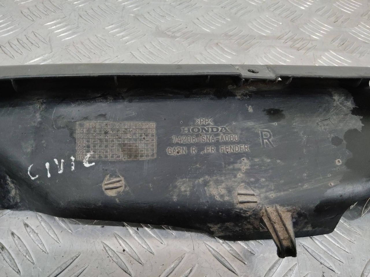 пыльник переднего крыла Honda Civic 8 поколение 2006, 74206-SNA-A000