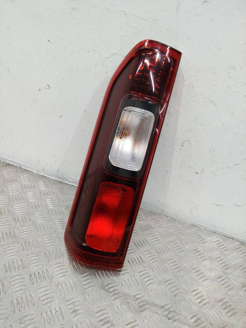 фонарь задний левый Opel Vivaro B 2015, 265556737R