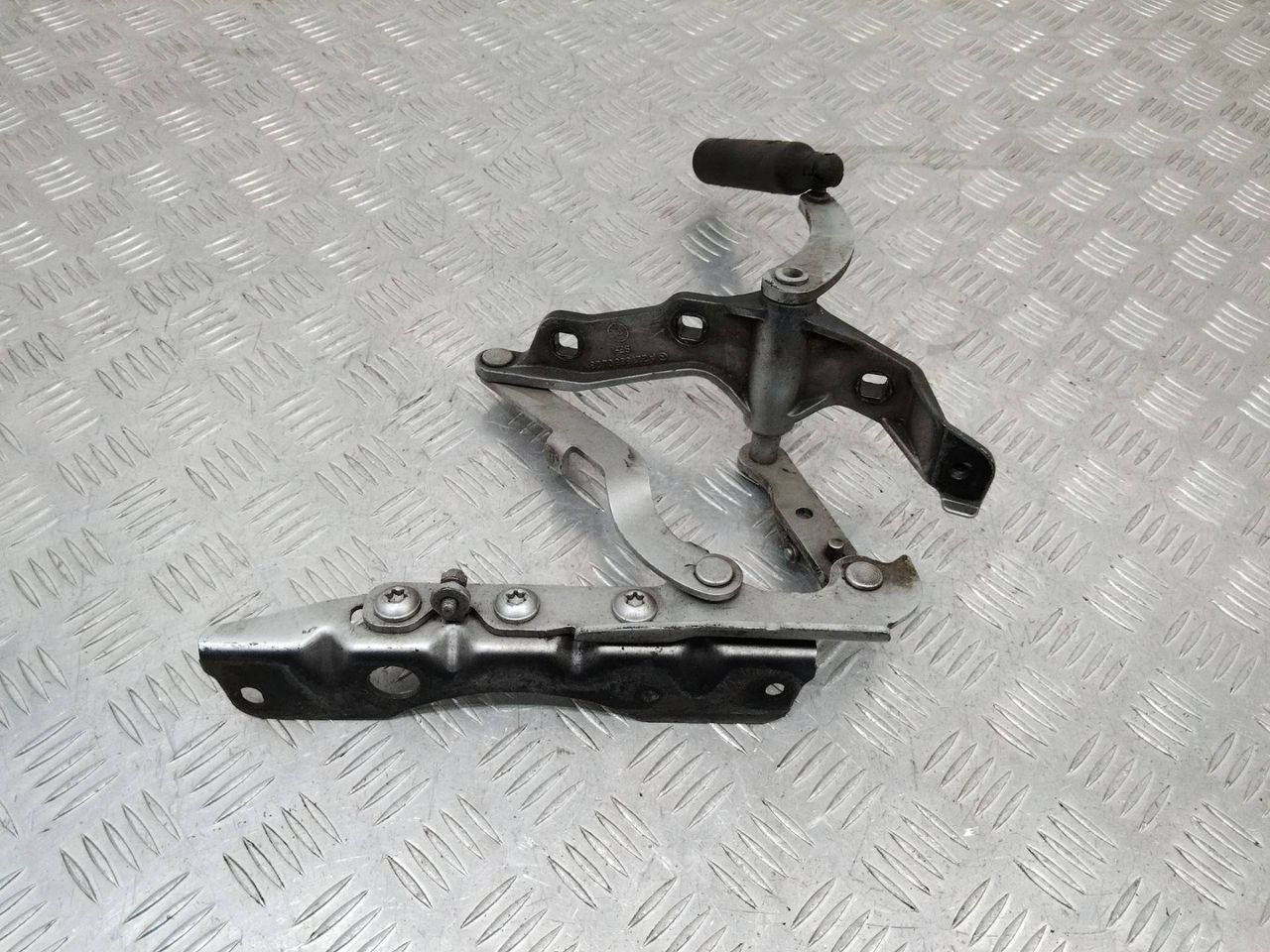 петля капота правая Mercedes-Benz S-Класс W221 2009, A2218800428