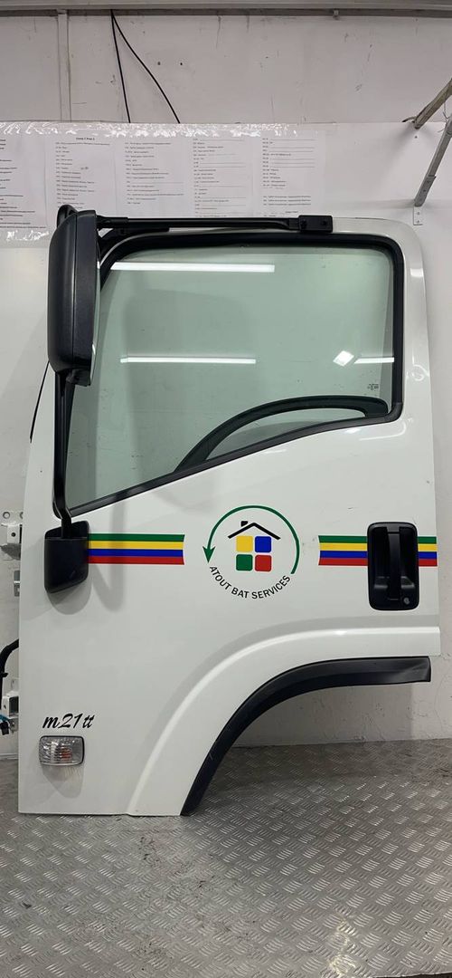 дверь передняя левая Isuzu Elf 6 поколение [2-й рестайлинг] 2022