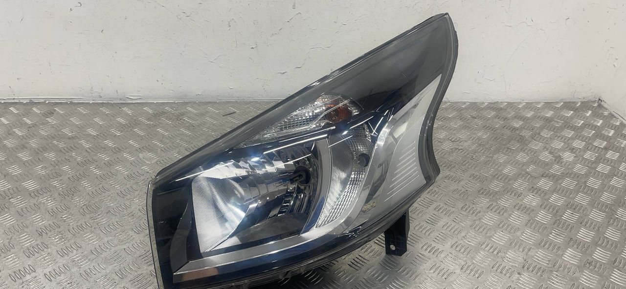 фара левая Renault Trafic 3 поколение 2016, 260609158R