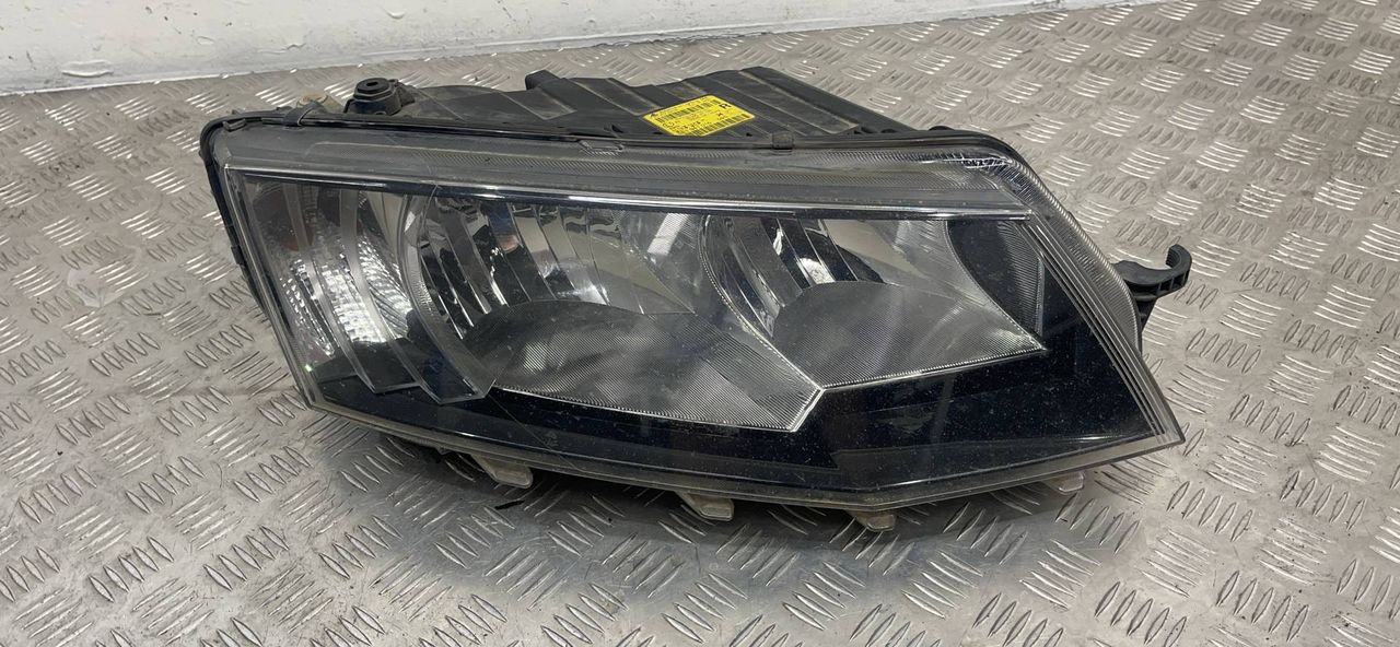 фара правая Skoda Octavia 3 поколение (A7) 2014, 5E1941016