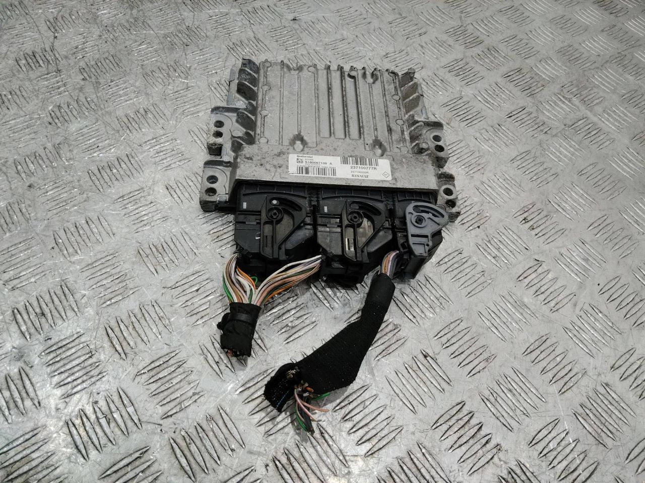 блок управления двигателем Renault Megane 3 поколение 2010, 1.5 л., дизель, МКПП, 237100777R