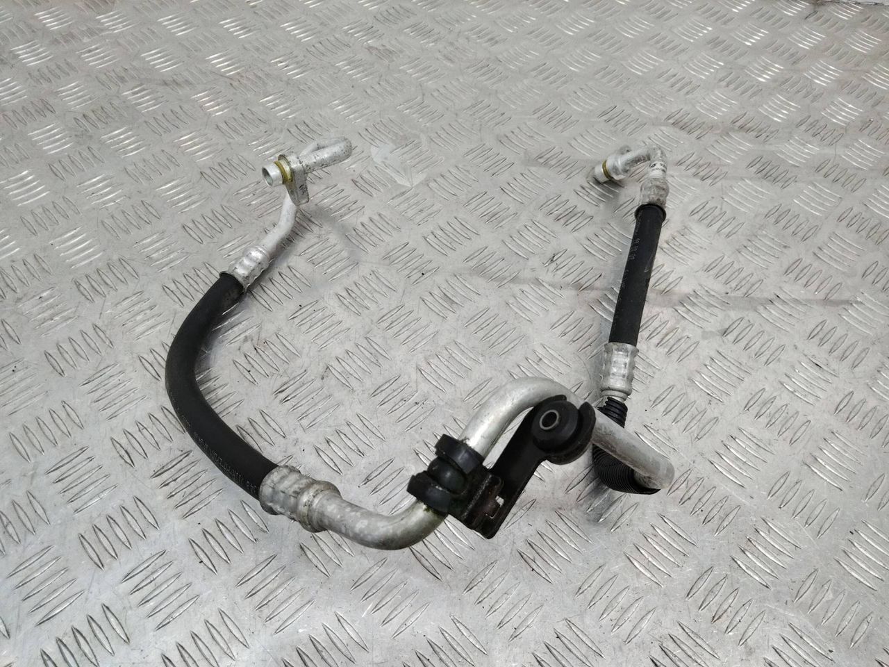 трубка кондиционера Renault Scenic 3 поколение 2009, 924900016R