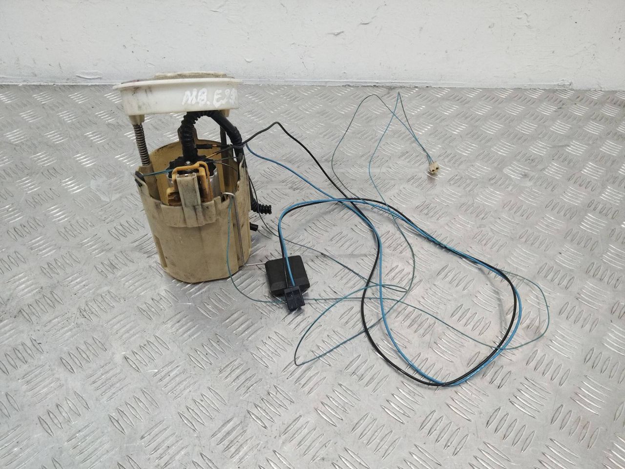 насос топливный Mercedes-Benz E-Класс W211/S211 2005, A2114701694