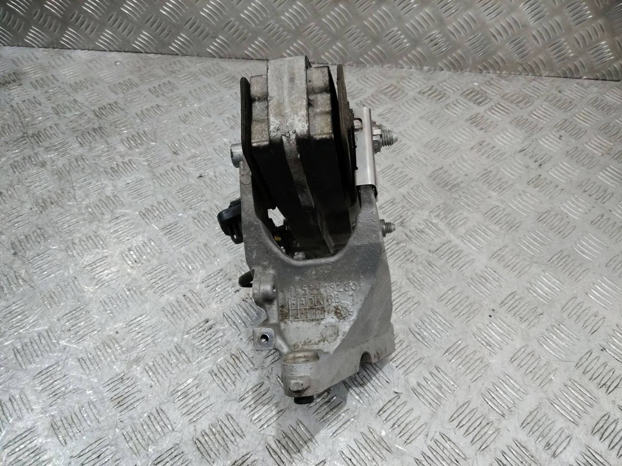 подушка крепления КПП Peugeot 607 1 поколение [рестайлинг] 2007, 2.7 л., дизель, АКПП, 9653919280