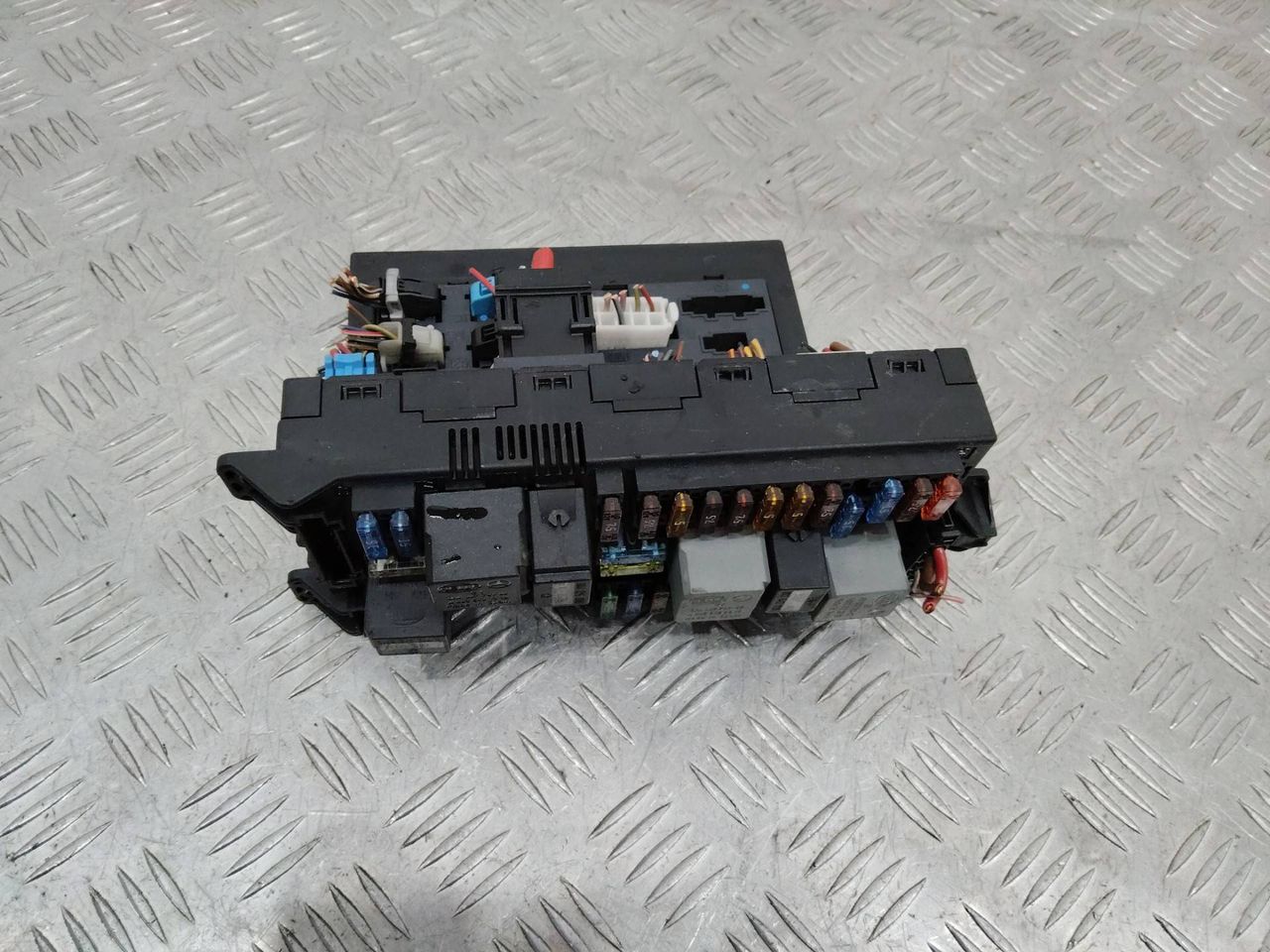 блок предохранителей Mercedes-Benz CLS-Класс C219 2005, A2115451083