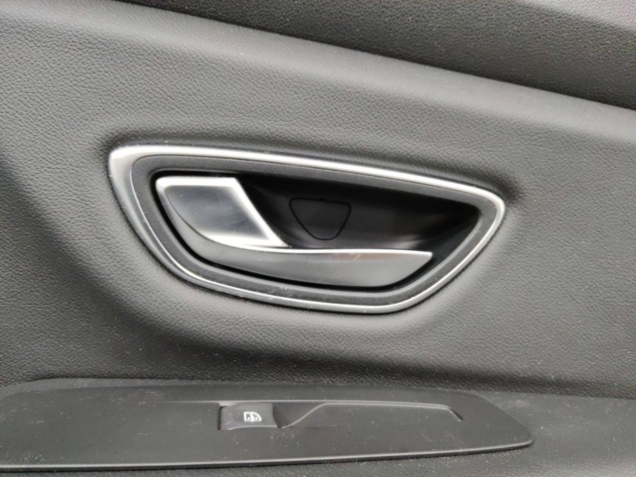 ручка внутренняя задняя левая Renault Scenic 4 поколение 2017