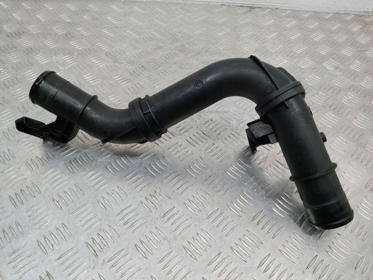 патрубок интеркулера Renault Trafic 3 поколение 2015, 1.6 л., дизель, МКПП, 144601915R