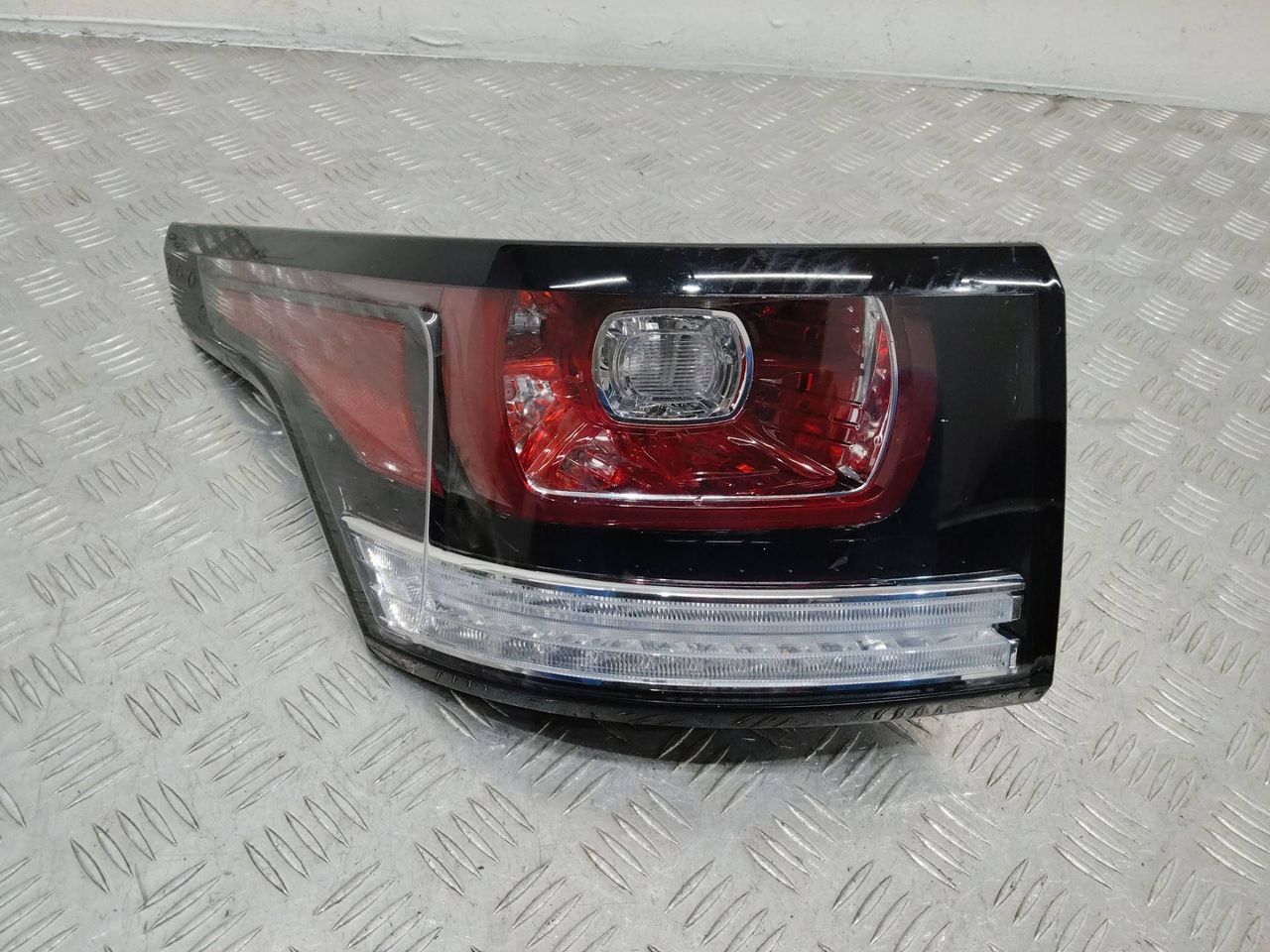 фонарь задний левый Land Rover Range Rover Sport 2 поколение 2017, FR26329504, LR060322