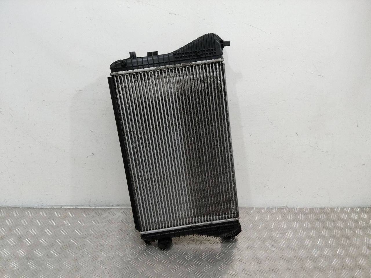 интеркулер Volkswagen Golf 4 поколение 2005, 1K0145803