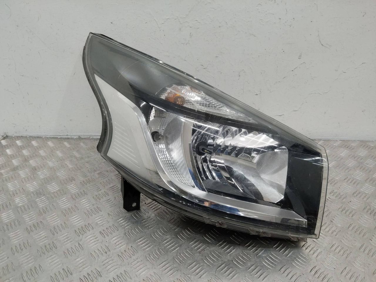 фара правая Renault Trafic 3 поколение 2015, 260101058R, 1LE011410
