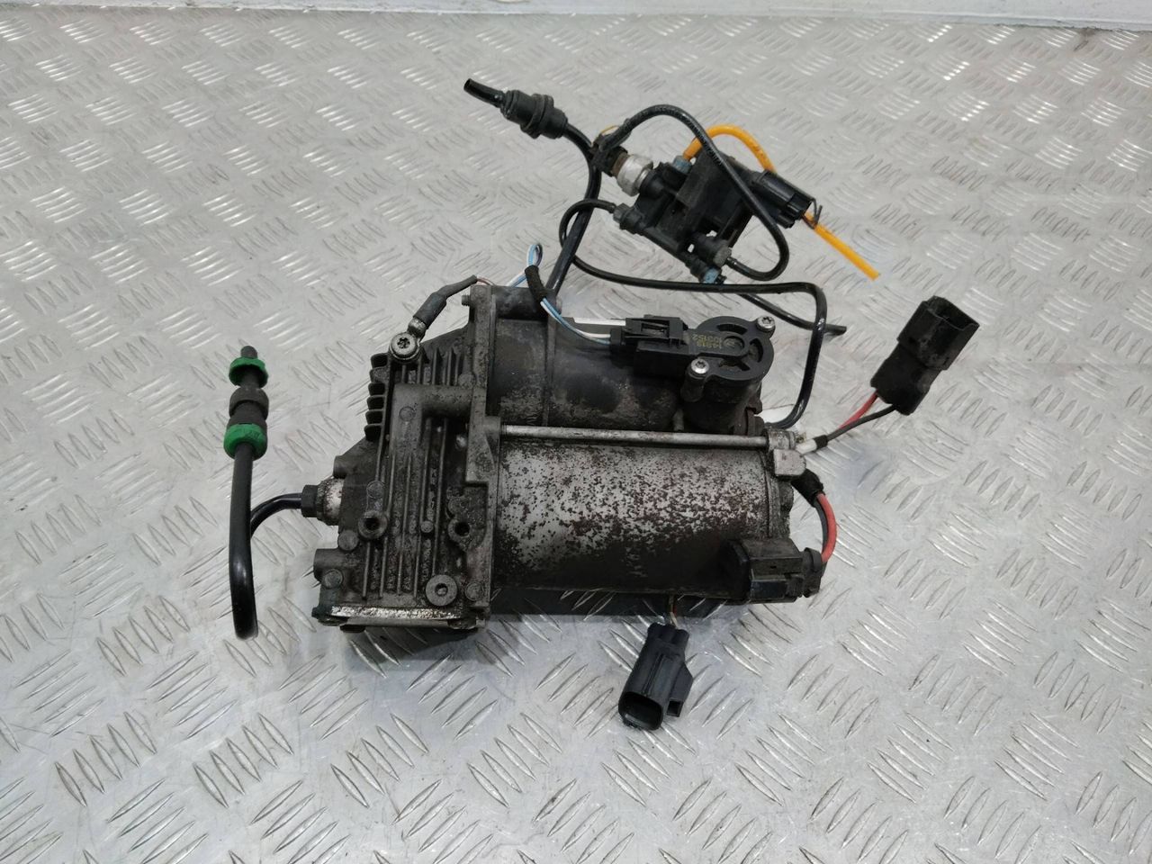 компрессор пневмоподвески Land Rover Range Rover 4 поколение 2013, BH3219G525DC
