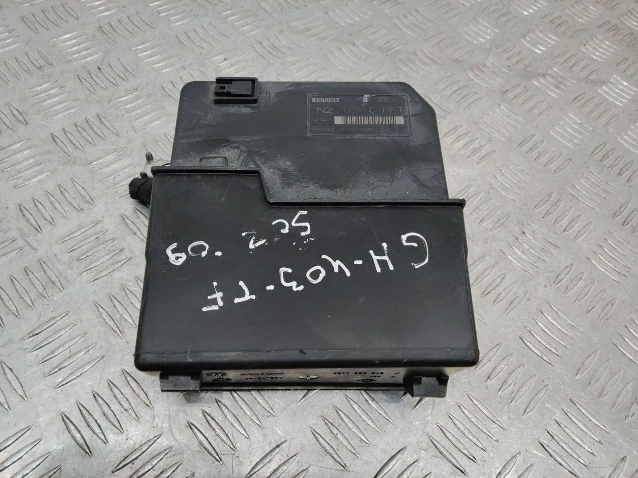 блок предохранителей Renault Scenic 2 поколение 2006