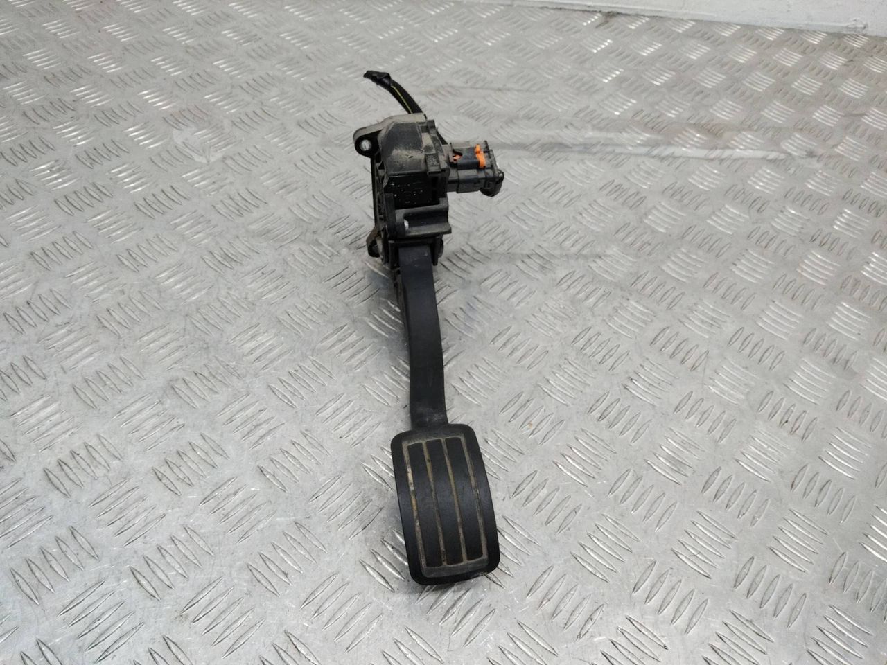 педаль Peugeot Expert 3 поколение 2020, 9838028180