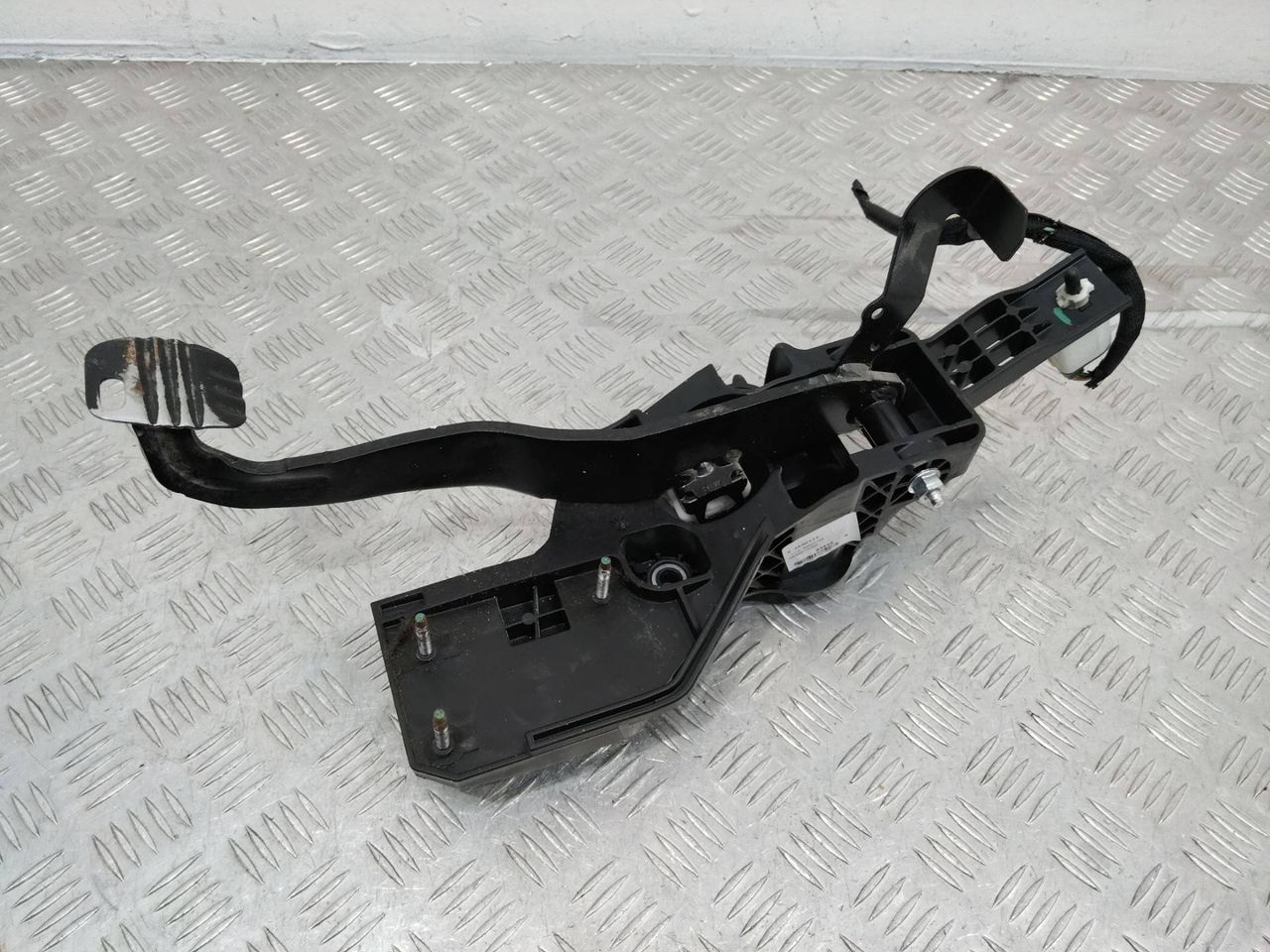 педаль тормоза Peugeot Expert 3 поколение 2020, 9839272080