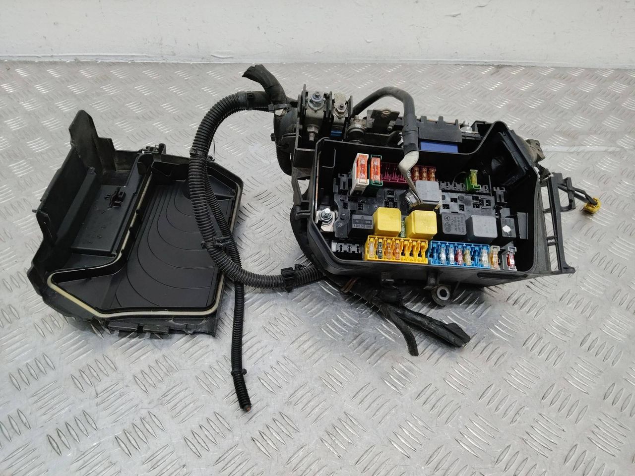 блок предохранителей Mercedes-Benz A-Класс W176 2013, дизель, A2465400182