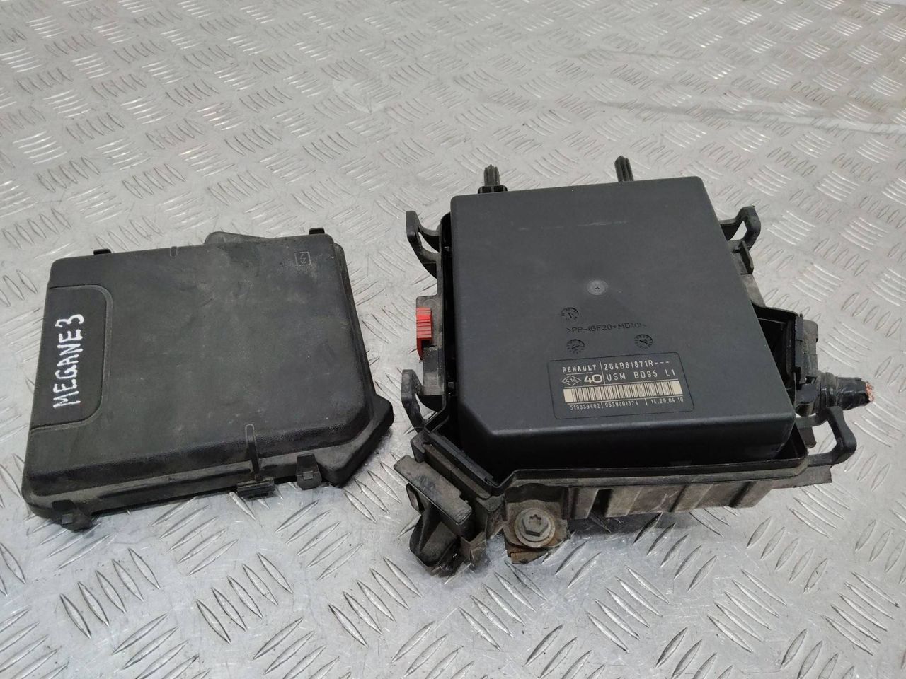 блок предохранителей Renault Megane 3 поколение 2012, 284B61871R