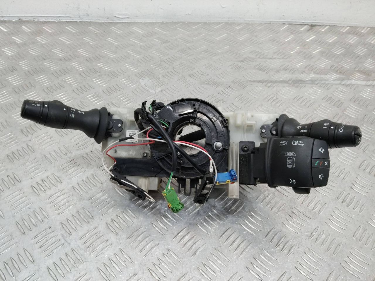 переключатель подрулевой (стрекоза) Renault Megane 3 поколение 2012, 255670019R