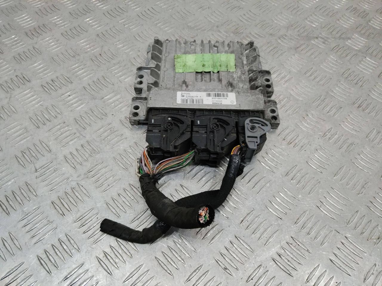 блок управления двигателем Renault Megane 3 поколение 2010, 1.5 л., дизель, МКПП, 237100777R