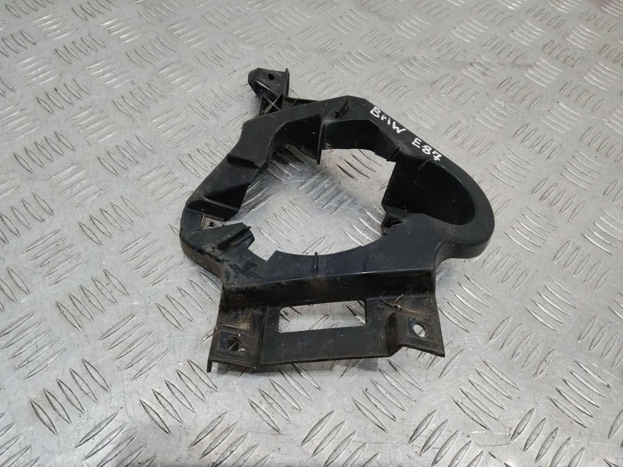 крепление фары правой BMW 1 серия E81/E82/E87/E88 2005, 51117118152