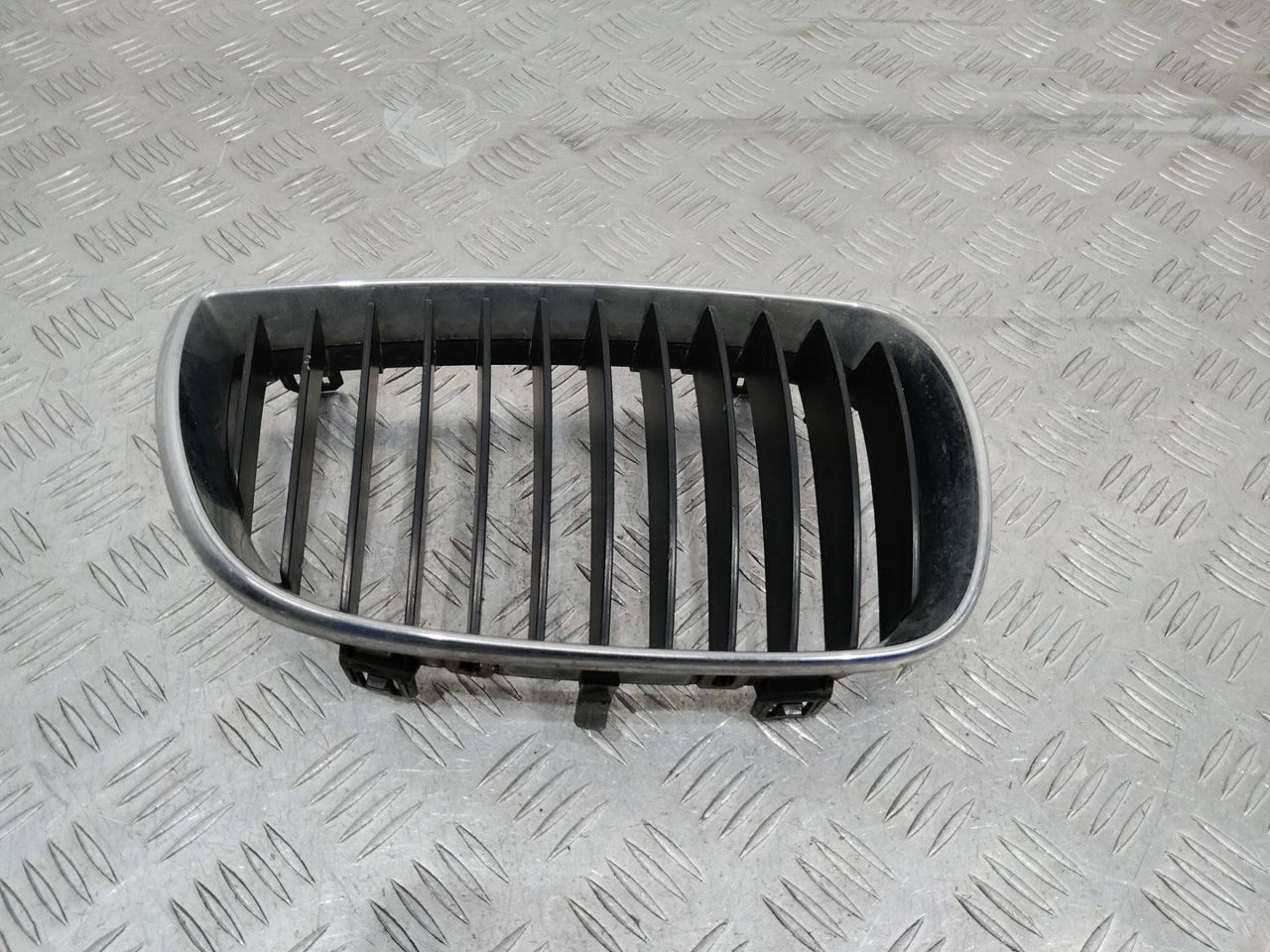 решетка радиатора BMW 1 серия E81/E82/E87/E88 2005, 511371286149