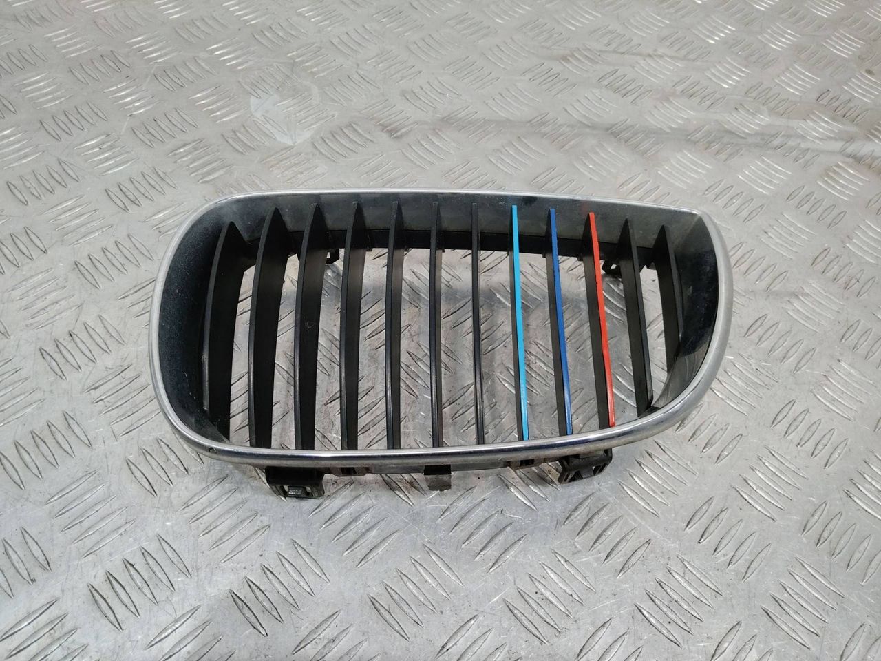 решетка радиатора BMW 1 серия E81/E82/E87/E88 2005, 511370771299