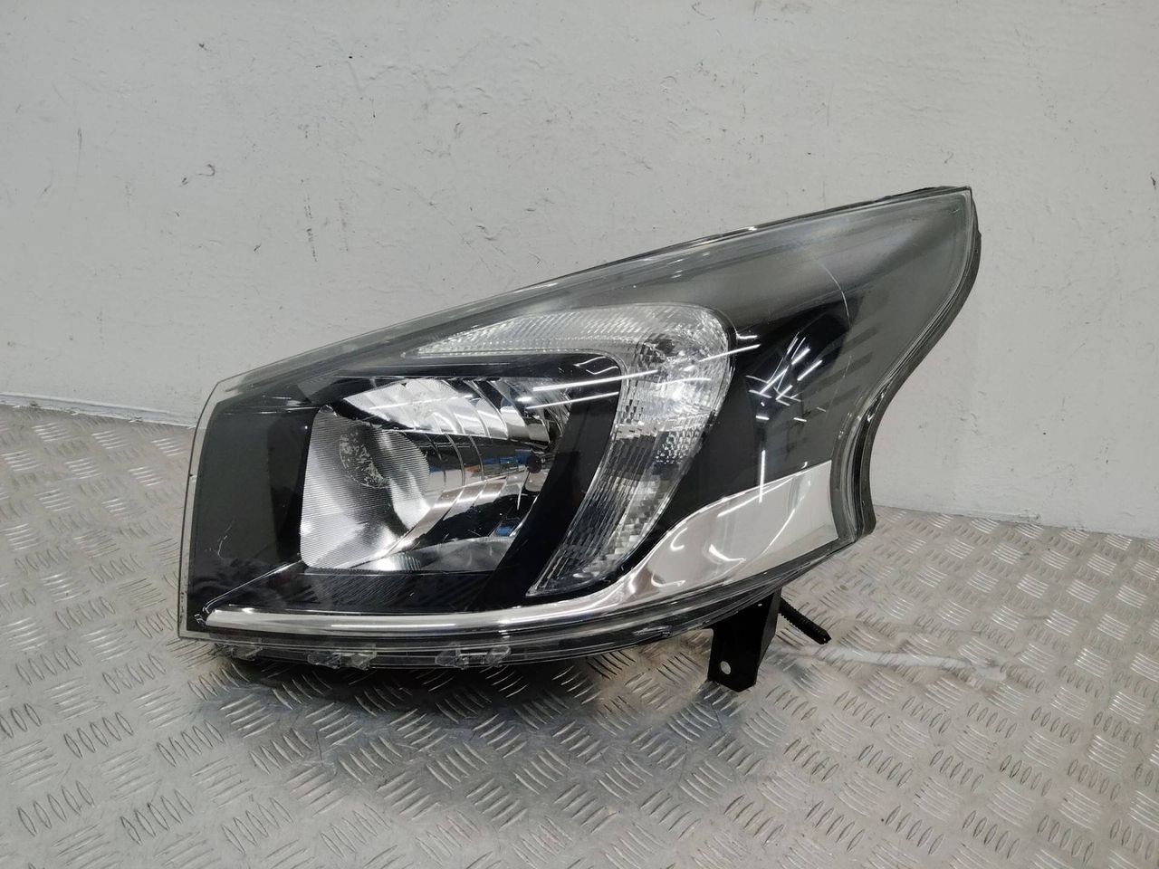 фара левая Opel Vivaro B 2016, 260603220R, 1LE011565