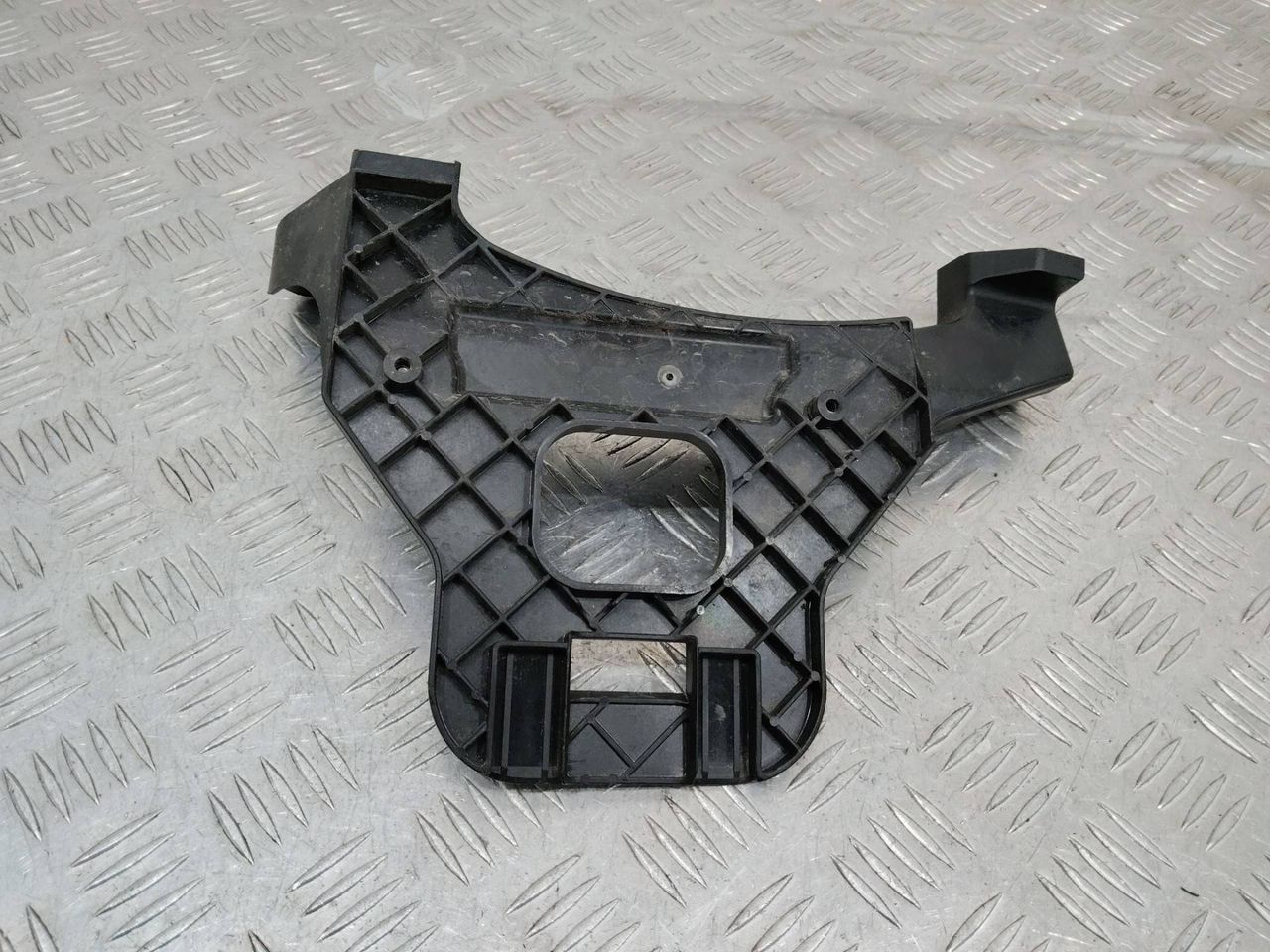 кронштейн (крепление) Volkswagen Crafter 2 поколение 2020, 2N0971804