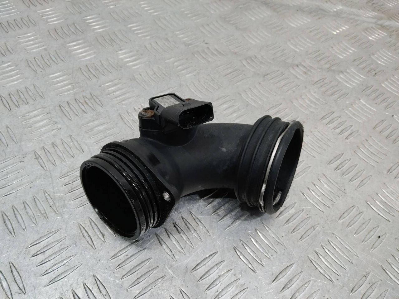 патрубок интеркулера Volkswagen Touareg 1 поколение 2005, 7L6145795