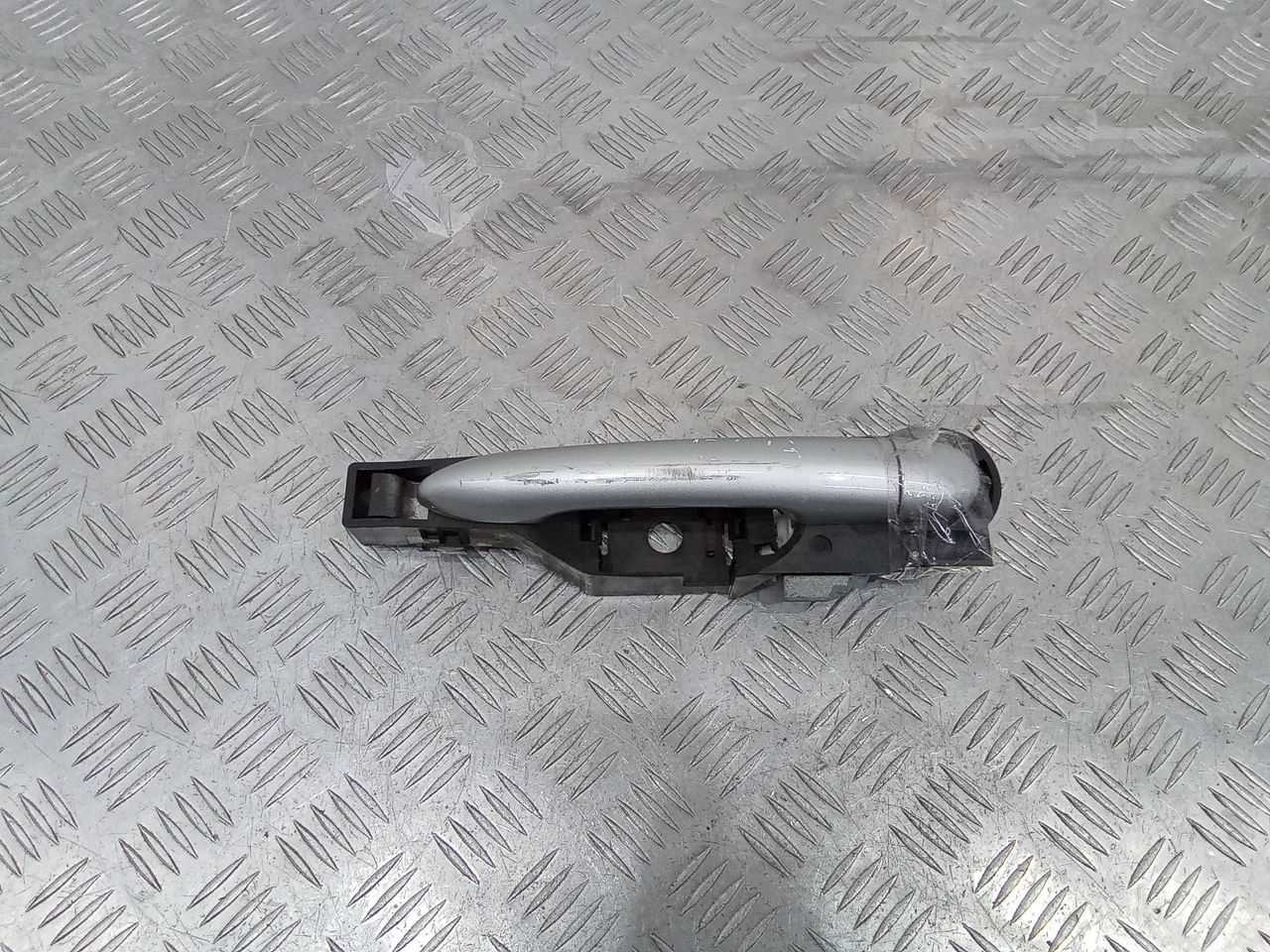 ручка наружная задняя левая Renault Laguna 3 поколение (2007 - 2012), универсал
