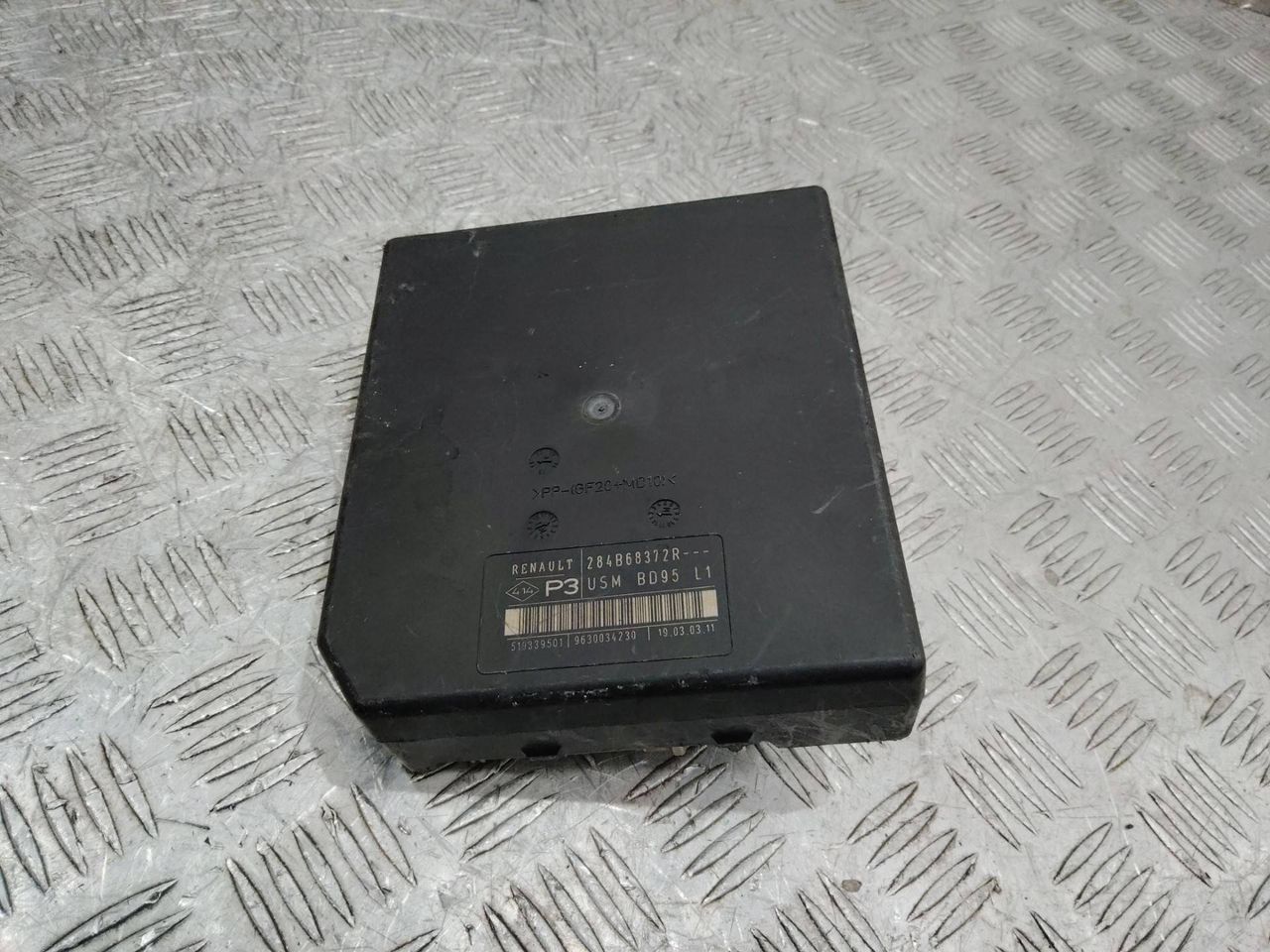 блок предохранителей Renault Megane 3 поколение 2010, 1.5 л., K9K J 836, дизель, МКПП, 284B68372R