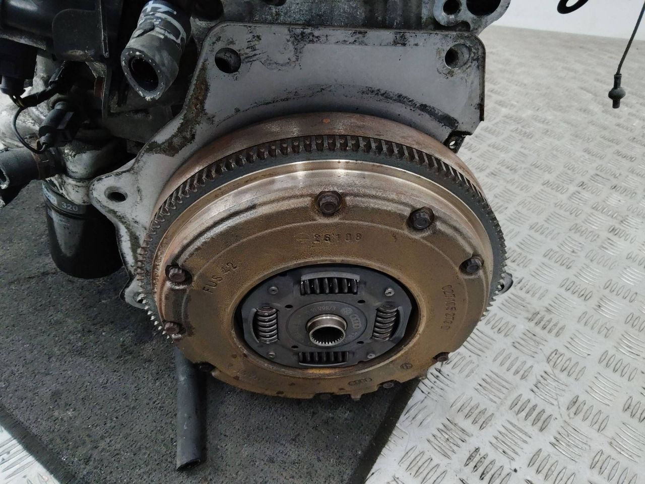 комплект сцепления Volkswagen Golf 4 поколение 1998, 1.6 л., AKL, бензин, МКПП, 06A141031
