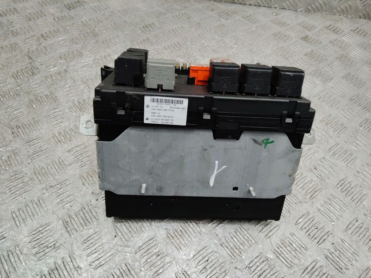 блок предохранителей Mercedes-Benz S-Класс W221 2008, A2215403550