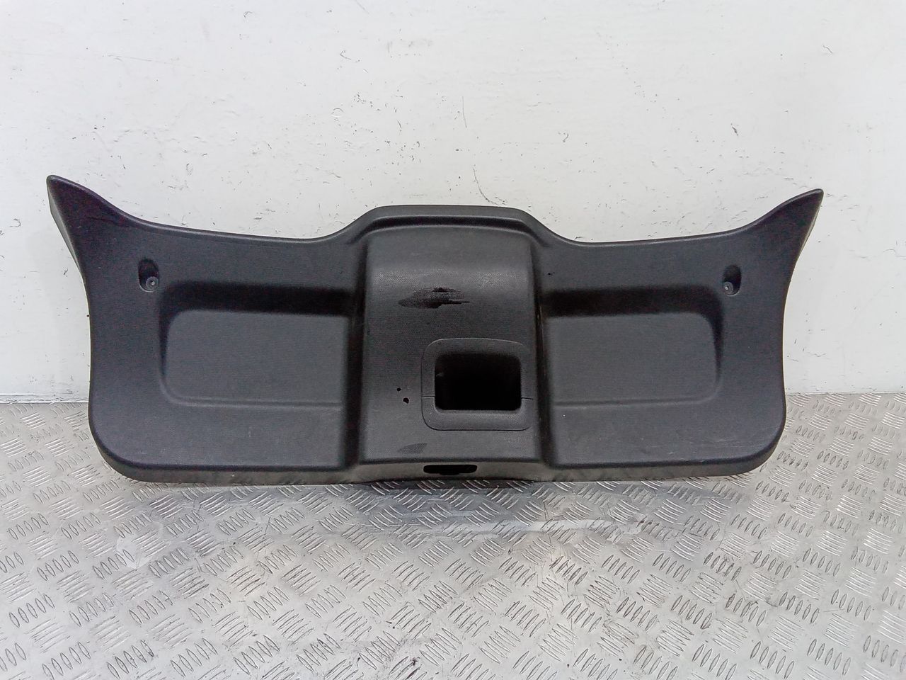 обшивка крышки багажника Renault Twingo 3 поколение 2014, 909004622R