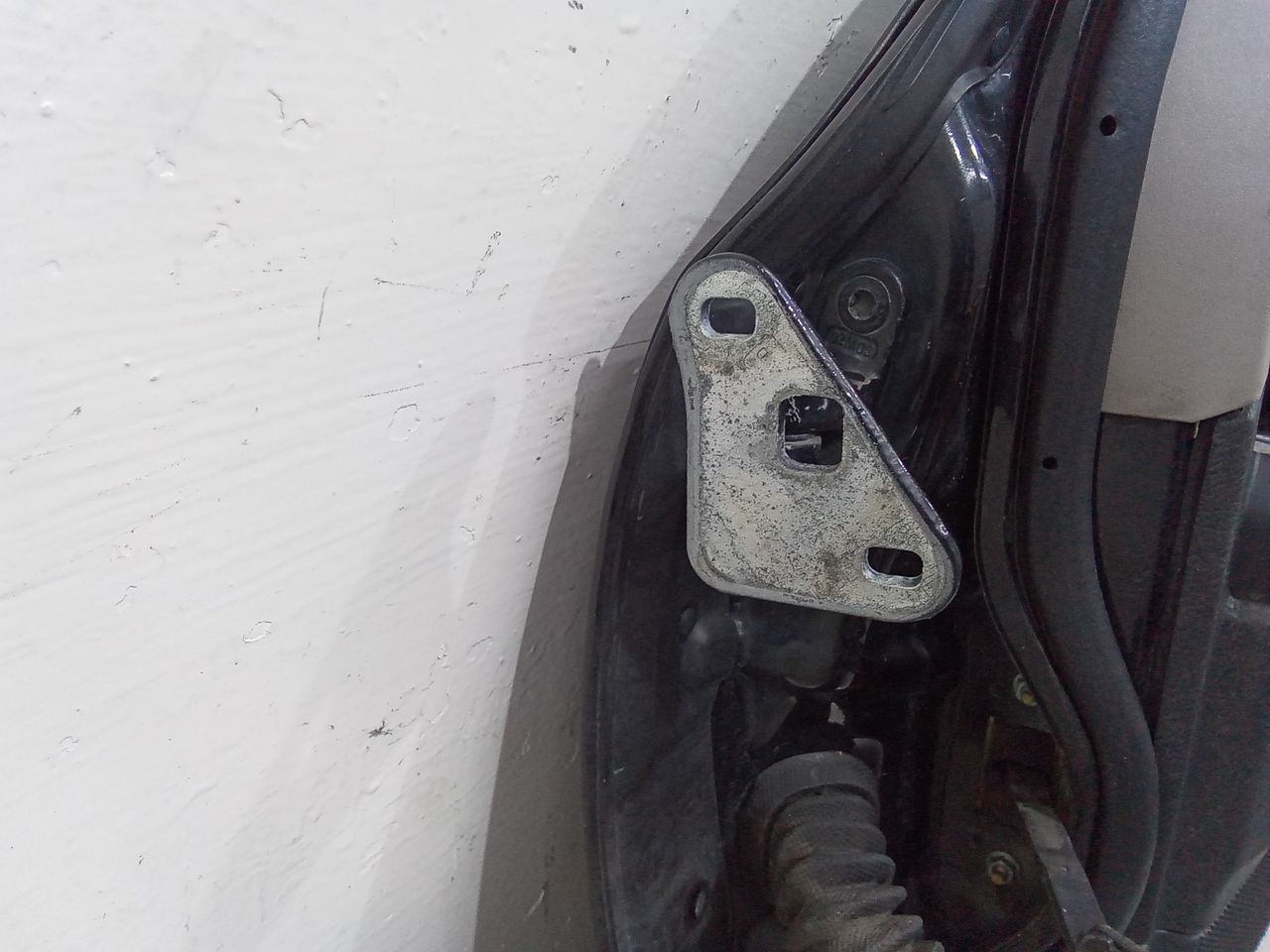 петля двери Mercedes-Benz E-Класс W211/S211 2004, седан
