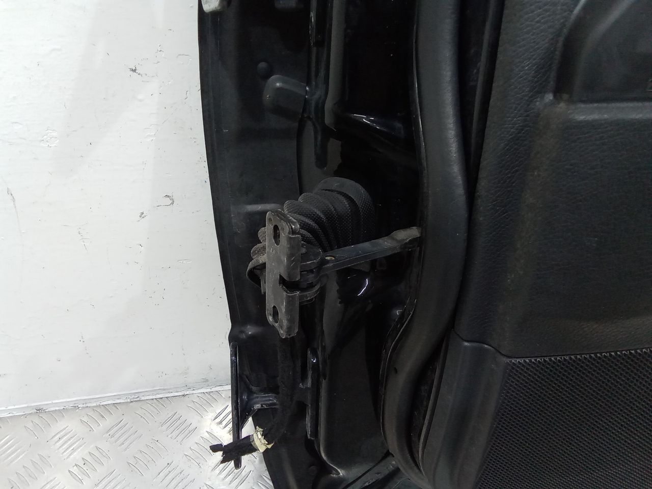 ограничитель открывания двери Mercedes-Benz E-Класс W211/S211 2004, седан