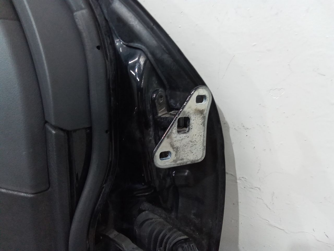 петля двери Mercedes-Benz E-Класс W211/S211 2004, седан