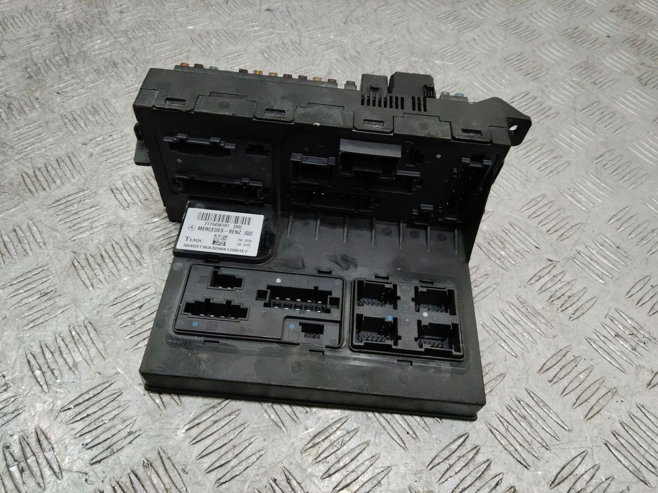 блок предохранителей Mercedes-Benz E-Класс W211/S211 [рестайлинг] 2006, 2115456101