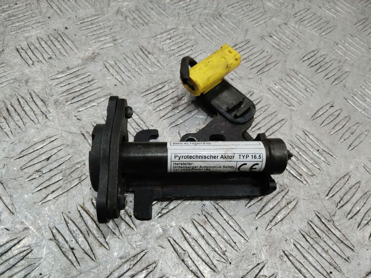 пиропатрон петли капота BMW X5 F15 2015, AL732601902