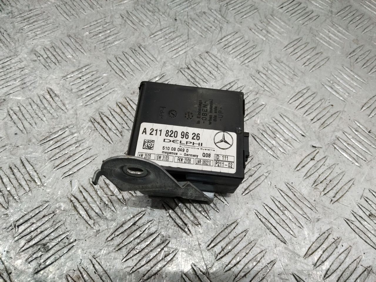 блок управления сигнализацией Mercedes-Benz E-Класс W124 [рестайлинг], 2118209626
