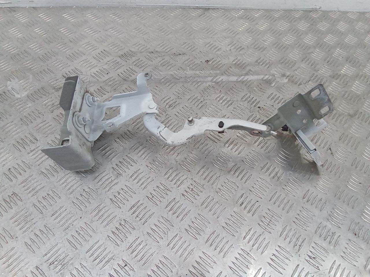 петля капота правая Renault Trafic 3 поколение 2015, 654008384R