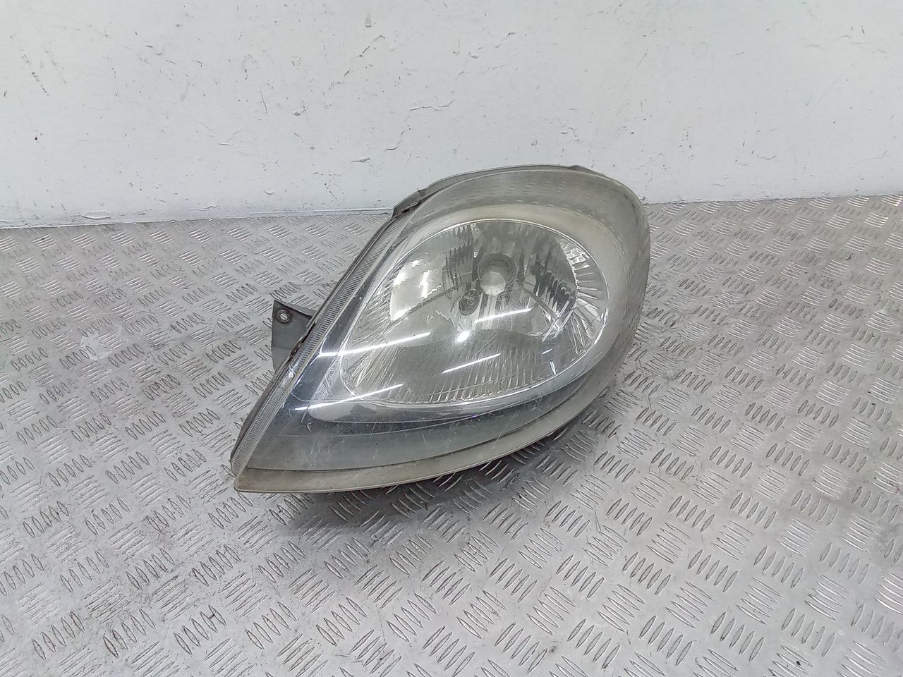 фара левая Renault Trafic 2 поколение 2004, 7700311373