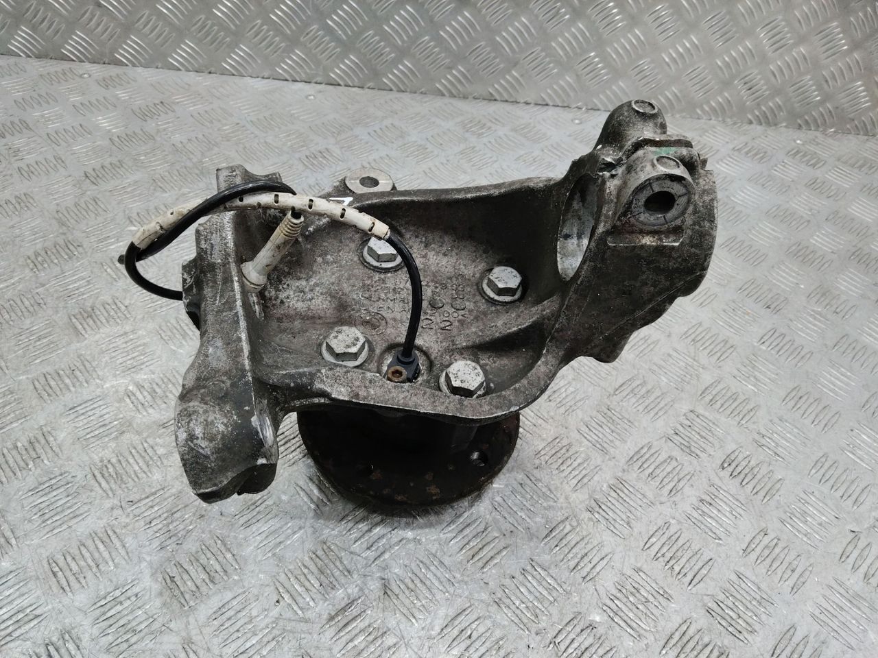 кулак поворотный левый BMW 3 серия E90/E91/E92/E93 2007, 3.0 л., бензин, кабриолет, 3121676444303