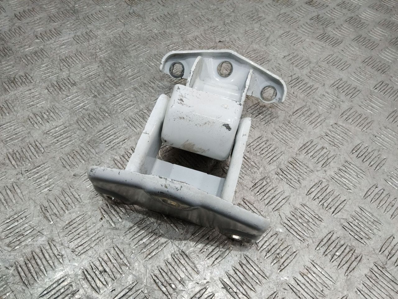 петля двери Renault Trafic 3 поколение 2015, 904101690R, 93867626