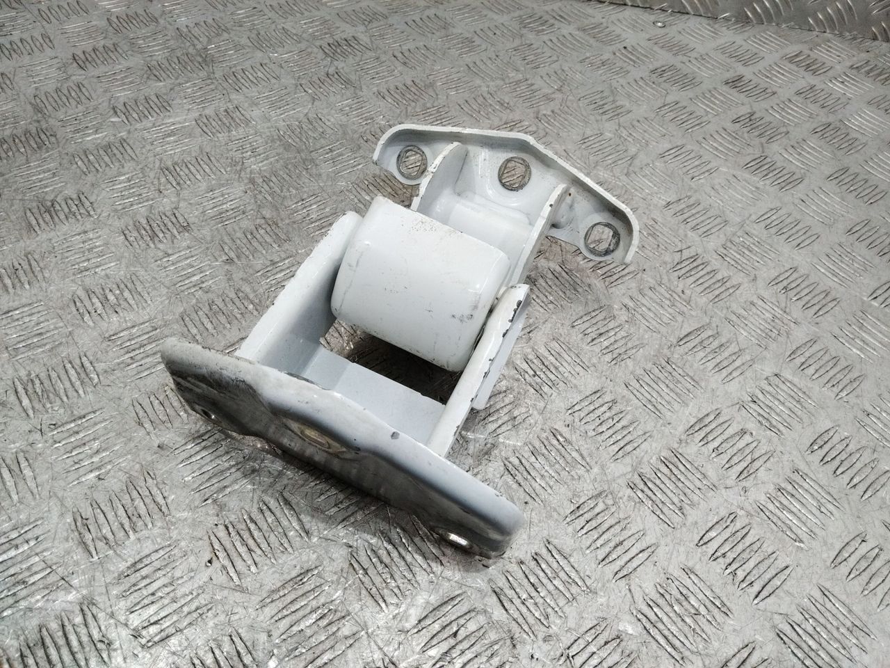 петля двери Renault Trafic 3 поколение 2015, 904101690R, 93867626
