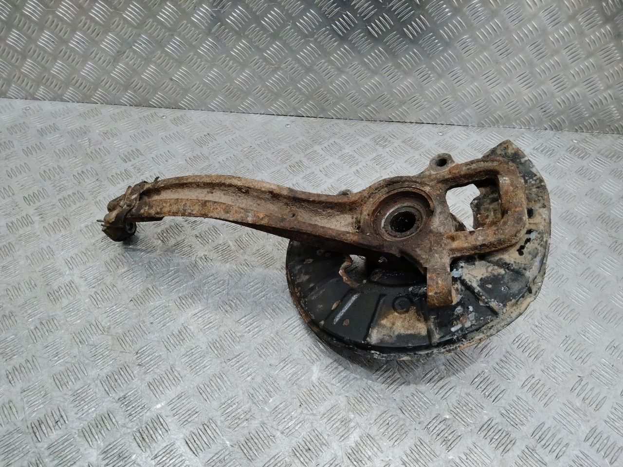 кулак поворотный левый Audi Q7 4L 2006, 7L0407257A